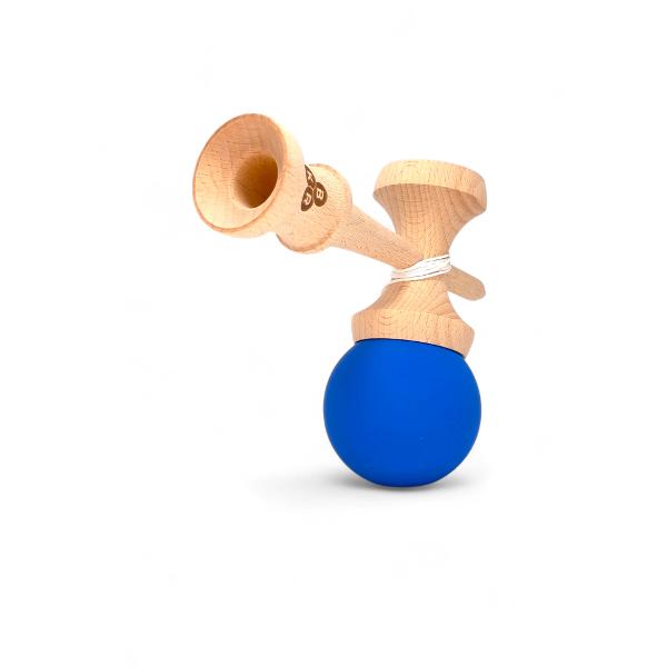 Descopera Kendama &ndash; jucaria traditionala japoneza care a cucerit intreaga lume Fabricata din lemn de calitate cu design modern si durabilitate sporita Kendama este perfecta pentru toti &ndash; de la incepatori la jucatori profesionistiAntreneaza-ti reflexele coordonarea si rabdarea cu fiecare truc Fie ca vrei sa te distrezi sa iti depasesti limitele sau sa intri in comunitatea pasionatilor de Kendama acest produs este alegerea idealabr 