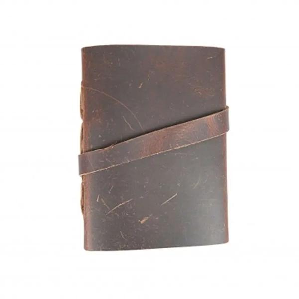 Descopera eleganta uitata a epocilor trecute cu jurnalele vintage Krashell &mdash; o colectie dedicata visatorilor scriitorilor calatorilor si celor care pretuiesc autenticitateaFiecare jurnal este meticulos lucrat manual cu coperti din piele ecologica texturata inspirata de rafinamentul clasic si misterul lumii vechi inchizatoarea metalica cu aspect antic adauga o nota de noblete si siguranta ca o poarta intre 