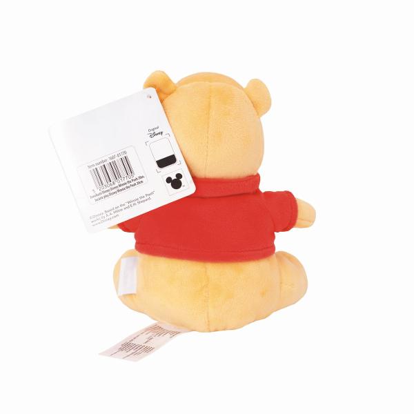 Plus Disney Winnie the Pooh 17 cm este o jucarie moale si adorabila inspirata de celebrul personaj din universul Winnie the Pooh Realizat din materiale fine si placute la atingere acest plus are o textura catifelata si un design atent finisat cu detalii brodate si culori vii Personajul poarta binecunoscuta bluza rosie cu inscriptia Pooh ceea ce il face usor de recunoscut si indragit de cei mici Cu o inaltime de 17 cm este ideal pentru imbratisari joaca zilnica sau pentru a fi luat in 