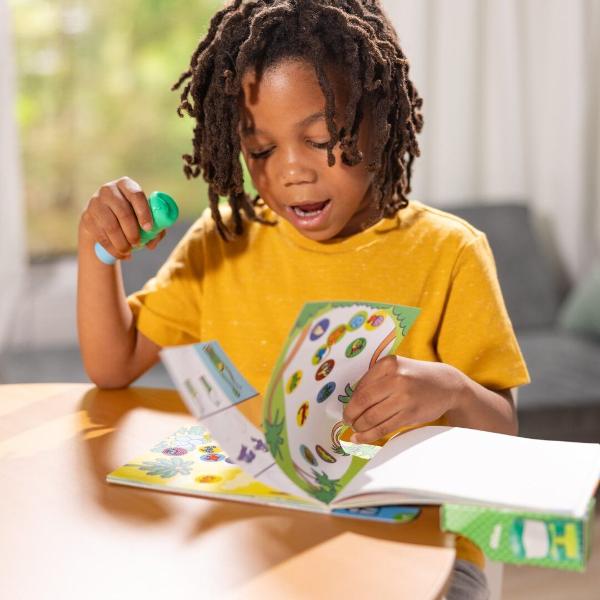 Melissa and Doug Sticker Wow este un set creativ de joaca pentru copii de la 3 ani in sus conceput pentru activitati distractive cu stickere Fiecare set include un aplicator tip stampila cu personaj reincarcabil care distribuie stickere individuale pe paginile incluse in caietul de activitate Setul contine aproximativ 300 de stickere si un caiet cu 24 de pagini pline de jocuri provocari si ilustratii colorate care incurajeaza copiii sa lipeasca sa potriveasca si sa completeze diferite 