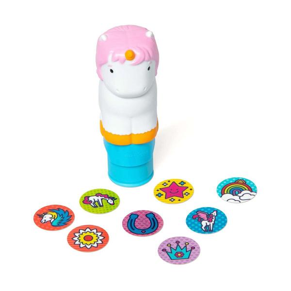Melissa and Doug Sticker Wow este un set creativ de joaca pentru copii de la 3 ani in sus conceput pentru activitati distractive cu stickere Fiecare set include un aplicator tip stampila cu personaj reincarcabil care distribuie stickere individuale pe paginile incluse in caietul de activitate Setul contine aproximativ 300 de stickere si un caiet cu 24 de pagini pline de jocuri provocari si ilustratii colorate care incurajeaza copiii sa lipeasca sa potriveasca si sa completeze diferite 