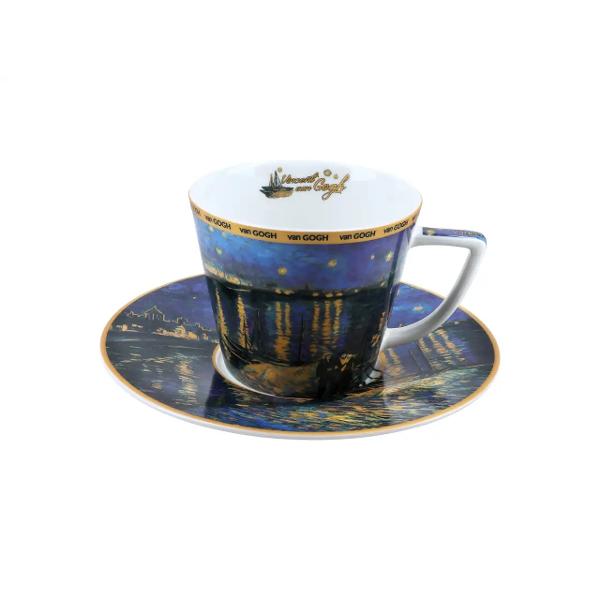Set elegant realizat din por&539;elan fin inspirat de celebra oper&259; &bdquo;Noapte &icirc;nstelat&259; peste Rhone&rdquo; de Vincent van Gogh ce aduce arta mai aproape de momentele tale de relaxare Setul con&539;ine o cea&537;c&259; de 230 ml cu farfurioar&259; asortat&259; &537;i o can&259; de 400 ml ambele decorate cu nuan&539;e vibrante &537;i detalii artistice specifice stilului inconfundabil al marelui pictorp data-start421 