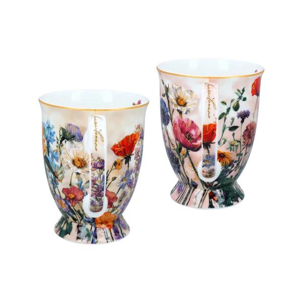 Set deosebit format din 2 c&259;ni din por&539;elan fin cu o capacitate de 280 ml fiecare decorate cu un elegant motiv &bdquo;Flori S&259;lbatice&rdquo; semnat de artista Laura Lozano Designul delicat inspirat din frumuse&539;ea naturii aduce &icirc;n prim-plan flori colorate &537;i detalii artistice care transform&259; fiecare moment de relaxare &icirc;ntr-o experien&539;&259; pl&259;cut&259;C&259;nile 