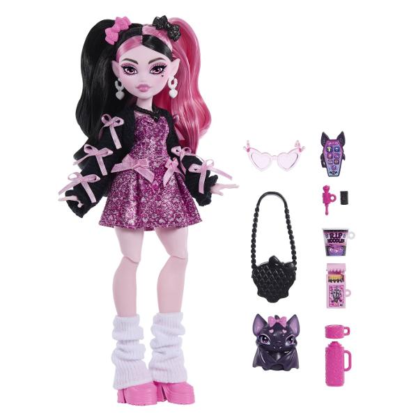 Intra in atmosfera gotica si plina de stil din universul Monster High cu papusa Draculaura un personaj emblematic cu un look adorabil si indraznet Draculaura impresioneaza prin parul lung in doua nuante contrastante si tinuta stralucitoare in tonuri de roz si negru completata de accesorii statement si detalii inspirate din tematica vampirica Setul include diverse accesorii pentru joaca precum are eleganta telefon gustare bautura tematica ochelari si un animal de companie cu design 