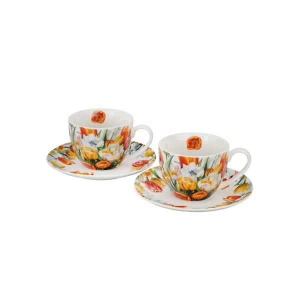 Setul de 2 ce&537;ti &537;i farfurioare LALELE din colec&539;ia Flower Classic este realizat din por&539;elan New Bone China caracterizat printr-o culoare alb-crem natural&259; cu o str&259;lucire delicat&259; &537;i o rezisten&539;&259; &537;i durabilitate excep&539;ionale men&539;in&acirc;nd &icirc;n acela&537;i timp lejeritatea &537;i fine&539;eaLinia este decorat&259; cu o frumoas&259; 