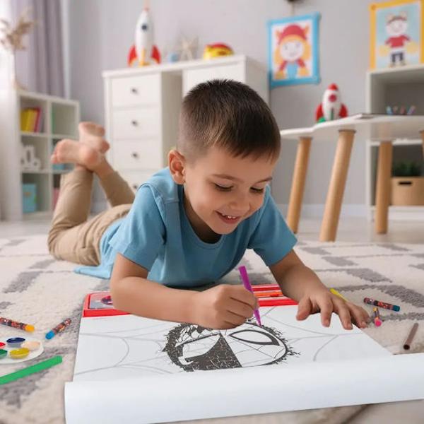 Giga Block 5 in 1 Marvel Spider-Man este un set creativ complet dedicat micilor fani ai supereroului preferat conceput pentru a oferi ore intregi de distractie prin desen colorat si pictura Inspirat din universul Marvel setul il are in prim-plan pe Spider-Man si transforma fiecare activitate artistica intr-o aventura plina de actiune Cutia practica include multiple instrumente de colorat si accesorii variate precum carioci creioane colorate acuarele si alte materiale necesare pentru 