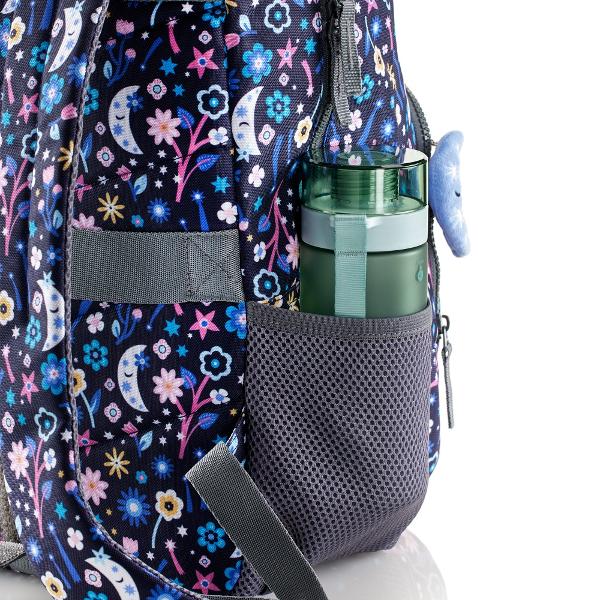 Elegan&539;&259; func&539;ionalitate &537;i un strop de magie nocturn&259; &ndash; toate se reg&259;sesc &icirc;n ghiozdanul&nbsp;Night Garden&nbsp;de la&nbsp;Miquelrius G&acirc;ndit pentru &537;coal&259; &537;i activit&259;&539;i zilnice acest model ofer&259; organizare eficient&259; confort la purtare &537;i un design floral misterios ce 