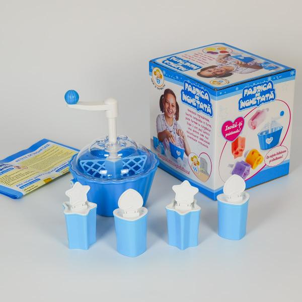 Creeaz&259; re&539;ete proprii &537;i savureaz&259; delicii dulci &537;i r&259;coroase cu Fabrica de &icirc;nghe&539;at&259;Cine nu &537;i-ar dori s&259; aib&259; o Fabric&259; de &icirc;nghe&539;at&259; &icirc;n propria cas&259; Cu jocul creativ de preparat &icirc;ndr&259;gitul desert r&259;coros dorin&539;a &icirc;&539;i e &icirc;ndeplinit&259;Fie var&259; fie iarn&259; c&acirc;nd ai poft&259; de &icirc;nghe&539;at&259; o po&539;i face 