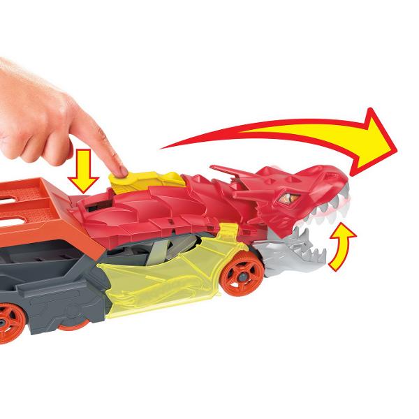 Transportatorul Hot Wheels&trade City Dragon Launch face furori cu functii cool pe care copiii le vor adora &Icircn loc de a arunca flacari din gura acest dragon stilat arunca cu vehicule Hot Wheels&reg Copiii incarca trei masini in el apoi apasa pe lansator pentru a trimite vehiculele in viteza catre diverse aventuri Conectorii de pista din partea din fata si din spate ale bestiei le permit copiilor sa ataseze piste Hot Wheels&reg dezvoltand o constructie existenta sau 