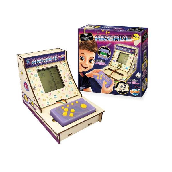 Utilizati surubelnita inclusa pentru a asambla controlerul construiti cutia cu jocuri si conectati componentele ecran difuzor si sursa de alimentare Personalizeaza-ti cutia cu autocolante Descoperiti 12 jocuri inspirate din jocurile clasice puzzle sarpe breakout si alteleContine 4 panouri din lemn 1 ecran  1 controler 1 carcasa superioara 1 carcasa inferioara 1 placa de circuite butoane 1 placa conductiva 1 difuzor 1 adeziv cu doua fete 1 compartiment superior 2 