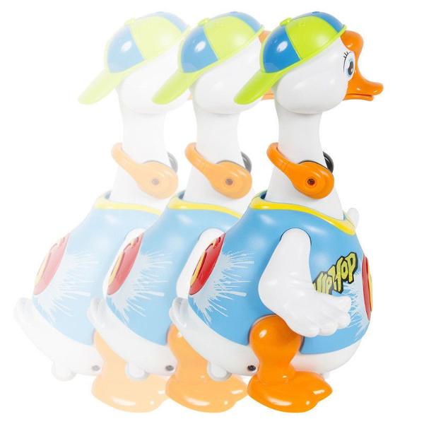 Ratoiul dansator Hola Hip-Hop isi misca gatul in timp ce canta Pentru a-l opri din dans trebuie sa-l prinzi de gat dar bland iar acesta va incepe sa protesteze Dansul imbunatateste stabilitatea increderea si echilibrul corpului Ratoiul are o functie miscatoare universala permitandu-i sa se deplaseze chiar daca i-ar aparea ceva in calea sa in timpul dansului ii motiveaza pe copil sa-l imite si sa-l urmeze exercitandu-si abilitatile motorii si dezvoltarea muschilor Cand il ridici pe gat 