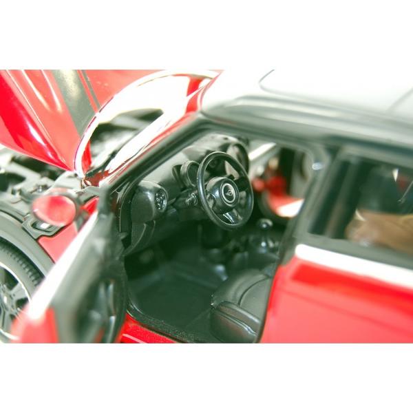 Masinuta are proportiile ideale pentru momente pline de distractie si amuzament avand dimensiunile in centimetri dupa cum urmeaza  1776 Masinuta metalica MiniCooper scara 1 la 24 are anvelope de cauciuc si un design detaliat interior-exterior realizat din materiale metalice turnate cu accesorii realizate din material plastic de calitate superioara Copilul dumneavoastra se poate juca in voie cu masina metalica MiniCooper de la brandul international Rastar Nicio cursa nu este imposibil 