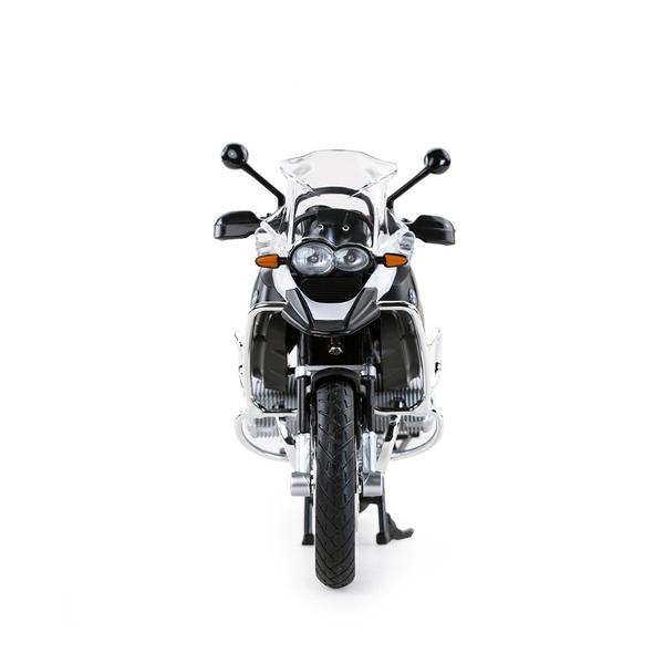 Motocicleta are proportiile ideale pentru momente pline de distractie si amuzament avand dimensiunile in centimetri dupa cum urmeaza  225913 Motocicleta metalica Bmw Rs1200 scara 1 la 9 are anvelope de cauciuc si un design detaliat realizat din materiale metalice turnate cu accesorii realizate din material plastic de calitate superioara Copilul dumneavoastra se poate juca in voie cu motocicleta metalica Bmw Rs1200 de la brandul international Rastar Nicio cursa nu este imposibil de 