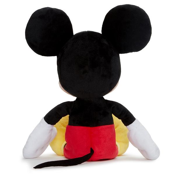 Stim ca primul cel mai bun prieten al celui mic este jucaria de plus cea alaturi de care descopera lumea si doarme linistit noaptea Tocmai de aceea vi-l propunem pe Mickey Mouse soricelul simpatic care se face imediat placut si de cei mai mici dar si de cei mai mari Aceasta jucarie de plus este fabricata dintr-un material de calitate rezistent si in conformitate cu cerintele de calitate Disney Dimensiunea ei este de 35 de centimetri