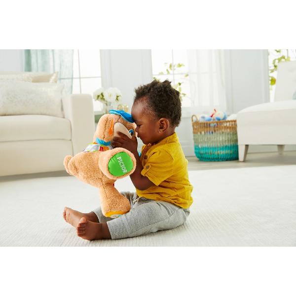 Copiii vor rade vor invata si se vor juca cu noul Catelus Vorbitor cu continut educativ pe Etape de dezvoltareCatelusul este acelasi prieten moale dragastos care raspunde la atingerea bebelusului cu fraze dragute si cantece ritmate - dar acum este dotat cu tehnologia Etape de dezvoltare care schimba continutul de invatat pe masura ce bebelusul creste Este aici pentru a se asigura ca invatarea nu se opreste niciodata raspunzand la atingerea bebelusului cu fraze dragute si cantece dinamice 