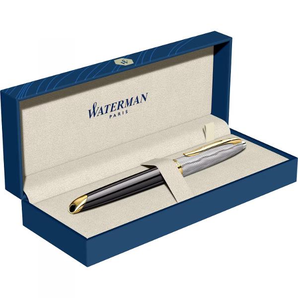 Ca o &537;oapt&259; de elegan&539;&259; rafinat&259; &icirc;n noaptea parizian&259; Waterman Car&egrave;ne SE DeLuxe Reflets De Paris Black aduce &icirc;n scen&259; o poveste fascinant&259; despre art&259; stil &537;i tradi&539;ie inspirat&259; de magia ora&537;ului luminilor O capodoper&259; ce reune&537;te subtilitatea designului francez cu o istorie lung&259; de excelen&539;&259; &icirc;n crearea instrumentelor de scris Car&egrave;ne este expresia suprem&259; a 