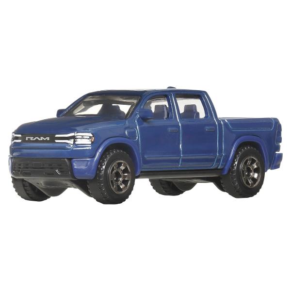Setul Matchbox contine 8 masinute din metal fiecare realizata cu un nivel ridicat de detalii si inspirata din modelul real de vehicul Acest set special include un vehicul de politie exclusiv disponibil doar in acest pachet si combina masini sport masini clasice SUV-uri si utilaje de constructii pentru o experienta completa de joc si colectie Masinutele sunt fabricate din metal durabil cu piese din plastic la scara aproximativa 1 la 64 si sunt potrivite pentru copii de la 3 ani in sus 
