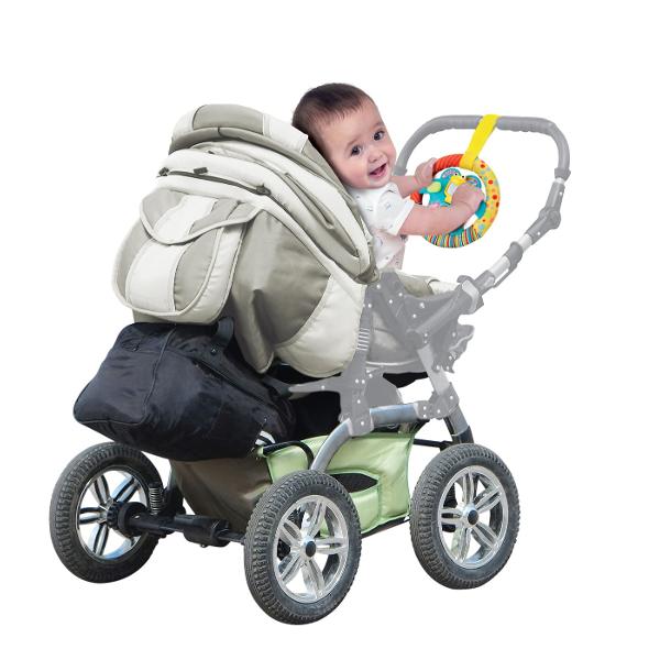 Volanul interactiv este dotat cu lumini sunete si o oglinda special conceputa pentru copii Rotiti volanul muzical pentru a porni spre diferite locatii imaginare transformand fiecare moment de joaca intr-o aventura captivanta Oglinda broscuta mobila adauga un plus de farmec jucariei captand atentia copiilor si stimuland curiozitatea acestora Schimbatorul de viteze mobil butonul de claxon si cheia de contact rasucitoare cu efecte sonore contribuie la crearea unei experiente de joc realiste 