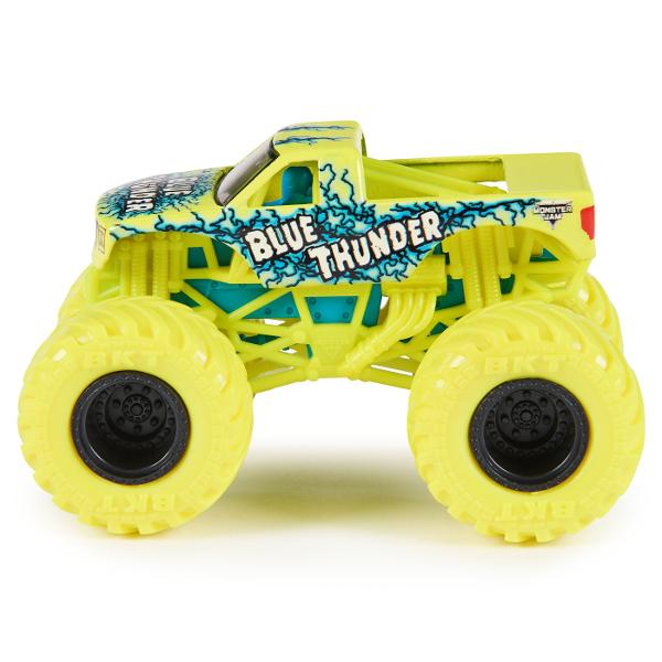 Masina oficiala a spectacolului Monster Jam Un vehicul hiper detaliat fidel eroilor spectacolului cu un aspect agresiv si suspensii realiste pentru a face cascadoriile intr-un mod cat mai spectaculos Macheta este metalica si foarte bine realizata Foarte rezistenta Monster Jam ofera mai multe detalii si grafica decat oricand Cu anvelopele oficiale BKT jante cromate stilizate si un sasiu autentic cu detalii cromate acest camion monstru intruchipeaza stilul si volanul omologului sau din 