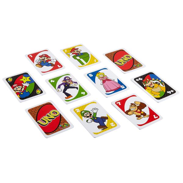 Joc De Carti UNO Super Mario aduce distractia jocului clasic UNO intr-o editie tematica inspirata din universul Super Mario Cartile sunt decorate cu personaje indragite si imagini colorate iar regulile sunt usor de invatat jucatorii potrivesc cartile dupa culoare sau numar si folosesc cartile speciale pentru a schimba cursul jocului Editia include si o regula speciala care adauga mai multa actiune si face fiecare runda mai dinamica Jocul este potrivit pentru seri in familie petreceri 