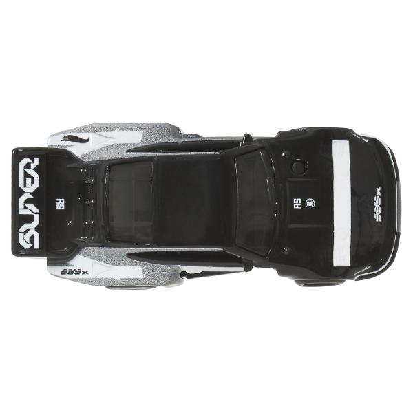 Colectia de caroserie din metal la scara 164 reproduce vehiculele preferate de fani cu anvelope reale Real Rider si grafica personalizata Fiecare model are decoratiuni speciale si ambalaje numerotate Le poti adauga pe toate in colectia ta Fiecare se vinde separat si in functie de disponibilitate Culorile si decoratiunile pot varia  Acest pachet contine masinuta Porsche 935