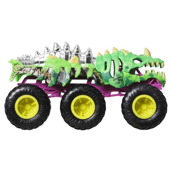 Fiecare camion turnat sub presiune surprinde cu stilul si personalitatea unui personaj sau a unei creaturi populare Monster Truck la scara 164 Porneste in aventuri cu camioanele Hot Wheels Monster Trucks Big Rigs Fiecare vehicul la scara 164 transmite personalitatea popularelor creaturi Monster Truck cu decalcomanii atragatoare pe care fanii le adora Copiii pot transporta vehicule suplimentare la scara 164 pe platforma sau cu carligul de remorcare de pe Big Rig  Acest pachet contine 