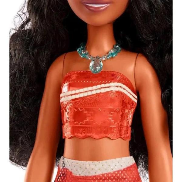 Aceasta papusa din colectia Disney Princess aduce farmecul povestilor clasice intr-o forma moderna si eleganta Modelul este realizat cu atentie la detalii avand o rochie lunga colorata si decorata cu imprimeuri inspirate din universul Disney Parul este coafat cu grija iar expresia delicata a fetei completeaza aspectul prietenos si magic al papusii Papusa este usor de manevrat fiind potrivita pentru joaca zilnica si pentru scenarii imaginative Designul robust si materialele rezistente 