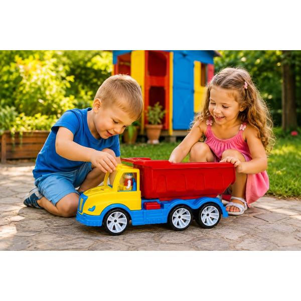 Basculanta militara &bdquoMati&rdquo este o masina de jucarie mare si rezistenta creata pentru copiii pasionati de vehicule militare Modelul este echipat cu o bena incapatoare si rabatabila ideala pentru transportul nisipului pietricelelor cuburilor si al altor jucarii oferind ore intregi de joaca distractiva Cabina deschisa permite amplasarea a doua figurine  sofer si pasager Jucaria este fabricata din plastic rezistent si sigur fiind potrivita pentru joaca acasa in curte sau 