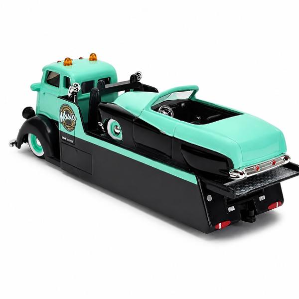 Set Elite Transport Camion Transportator si Masinuta Metalica scara 1 la 64 conceput pentru colectionari si pasionatii de vehicule clasice dar si pentru copii care apreciaza jocul realist Include un camion de tractare si un autoturism ambele realizate din metal cu elemente din plastic pentru un echilibru optim intre rezistenta si detaliu Modelul impresioneaza prin finisaje atent realizate detalii autentice si elemente functionale care reproduc fidel scenarii reale de transport si 