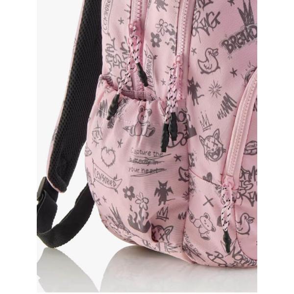 Ghiozdanul pentru &537;coal&259; Miquelrius Not Boring Pink ofer&259; un mod confortabil &537;i sustenabil de a transporta c&259;r&539;ile &537;i rechizitele &537;colare Modelul s&259;u triplu include2 compartimente mari cu deschidere &icirc;n partea de sus1 compartiment mai mic cu deschidere frontal&259;1 buzunar lateral din cauciuc ideal pentru sticla de ap&259;Fermoarele sunt de &icirc;nalt&259; calitate fabricate din 