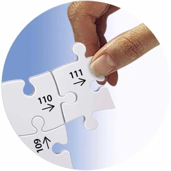 Creeaza constructii 3D deosebite cu puzzle-urile 3D de la Ravensburger Descopera modul tridimensional de asamblare a puzzle-urilor realizate dintr-un material plastic rigid care permite mentinerea constructiei fara utilizarea adezivului Obiectele asamblate nu se desfac iar piesele se fixeaza ferm intre ele Pe partea interioara a fiecarei piese este imprimat un numar datorita caruia asamblam sfera in ordinea elementelor Materialul folosit pentru producerea pieselor este usor de curatat  