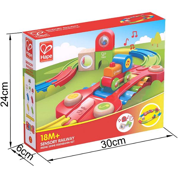 Acest set de cale ferata este o sarbatoare pentru ochi Include o melodie o locomotiva un arc si o oglinda Ideal pentru stimularea copiilor mai mici incepeti prin a construi configuratia pistei prezentata pe cutie Conduceti vagonul colorat peste Xylophone pentru a crea o melodie vesela Set de sine stimulatoare sensorial Xilofonul reda o melodie pe masura ce locomotiva este condusa peste ea Piesele curcubeului ii ajuta pe copii sa invete despre culoare Blocurile ajuta la dezvoltarea 
