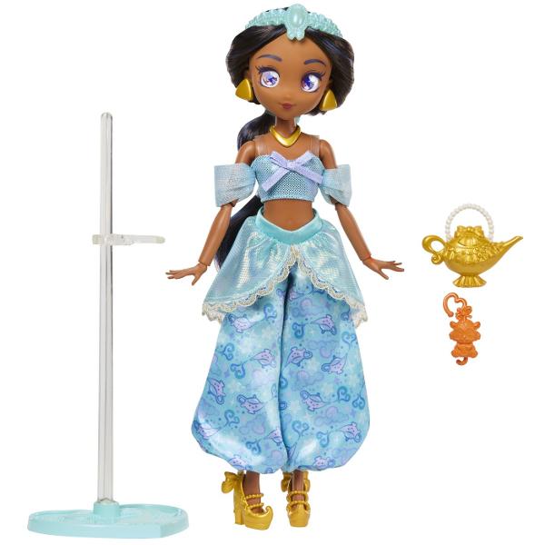 Papusa Printesa Jasmine din colectia Disney Princess este inspirata de indragitul personaj din povestea Aladdin Jasmine poarta o tinuta eleganta in nuante de turcoaz cu pantaloni largi top decorativ si detalii stralucitoare completata de parul lung si accesoriile specifice personajului Papusa are aproximativ 22 cm inaltime si este insotita de accesorii tematice care completeaza experienta de joaca Copiii pot recrea scene inspirate din povestea Disney sau pot inventa propriile aventuri 
