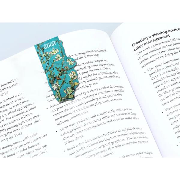 Adu un strop de culoare &537;i inspira&539;ie artistic&259; &icirc;n fiecare zi cu setul magnetic Van Gogh Inspirat de operele celebrului pictor Vincent van Gogh acest set &icirc;mbin&259; frumuse&539;ea artei cu utilitatea accesoriilor de papet&259;rie fiind alegerea ideal&259; pentru iubitorii de lectur&259; creativitate &537;i obiecte decorativeDesignul inspirat de universul artistic 