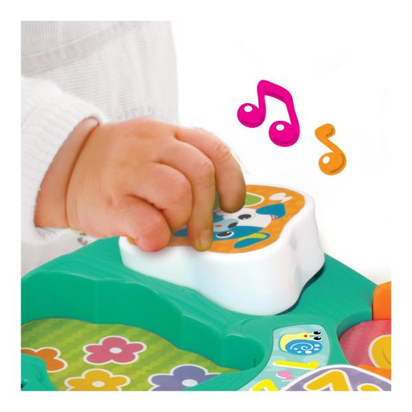 Jucaria Winfun Puzzle cu Animale si Sunete este perfecta pentru micutii care iubesc sa descopere si sa invete Puzzle-ul colorat si usor de prins ajuta la dezvoltarea abilitatilor motrice fine si a coordonarii mana-ochi Copilul tau va fi incantat sa asambleze piesele si atunci cand le potriveste corect va auzi sunete vesele si o lumina intermitenta care il recompenseaza Cu sunete amuzante melodii vesele si efecte sonore care stimuleaza atentia si curiozitatea acest puzzle interactiv aduce 