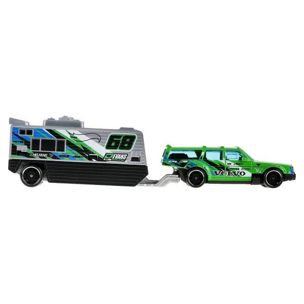 Flota Hot Wheels Track este gata de cursa Conceput sa functioneze cu senile Hot Wheels fiecare vehicul este la scara 164 si include o cabina si o remorca cu decoratiuni dragute si o multime de grafica Diferite sortimente sunt disponibile pe tot parcursul anului pentru sortimente tot mai variate Copiii si colectionarii deopotriva isi vor dori propria escadrila personalizata Articole vandute separat Stilurile culorile si decoratiunile pot varia Cu detaliile lor cool si decorurile lor 