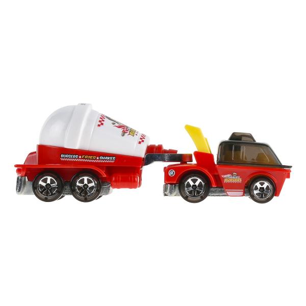 Flota Hot Wheels Track este gata de cursa Conceput sa functioneze cu senile Hot Wheels fiecare vehicul este la scara 164 si include o cabina si o remorca cu decoratiuni dragute si o multime de grafica Diferite sortimente sunt disponibile pe tot parcursul anului pentru sortimente tot mai variate Copiii si colectionarii deopotriva isi vor dori propria escadrila personalizata Articole vandute separat Stilurile culorile si decoratiunile pot varia Cu detaliile lor cool si decorurile lor 