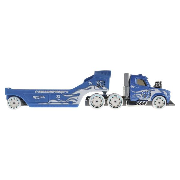 Flota Hot Wheels Track este gata de cursa Conceput sa functioneze cu senile Hot Wheels fiecare vehicul este la scara 164 si include o cabina si o remorca cu decoratiuni dragute si o multime de grafica Diferite sortimente sunt disponibile pe tot parcursul anului pentru sortimente tot mai variate Copiii si colectionarii deopotriva isi vor dori propria escadrila personalizata Articole vandute separat Stilurile culorile si decoratiunile pot varia Cu detaliile lor cool si decorurile lor 