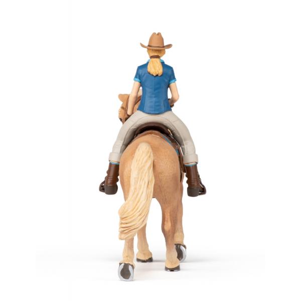 Setul de figurine Papo Cowgirl si cal ii invita pe toti cei mici intr-o cursa fabuloasa imaginara cu adevarat deosebita in lumea western modernaFigurina Papo Set Cowgirl si cal este o jucarie pictata manual care atrage prin detaliile sale care redau cexcelent infatisarea personajelor realeMicutii vor fi fascinati de povestile ce se pot contura in jurul acestei frumoase jucarii sau de jocurile pe care le pot avea alaturi de prietenii lor Figurinele sunt stabile placute 