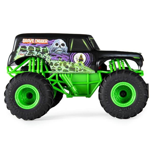 Monster Jam RC Groparul Dezlantuiti fiara pentru a efectua cascadorii epice accidente nebune si salturi spectaculoase Dispunand de o frecventa de 24 GHz este chiar mai usor sa gazduiti propriul dvs raliu Monster Jam cu prietenii Cu o raza de pana la 75 metri Acesta masinuta poate descoperi si arunca orice in calea ei Nimic nu o va opri din dominarea circuitului Monster Jam &Icircn mod autentic aceasta radiocomanda Monster Jam Groparul la scara 124 vine cu anvelopele oficiale BKT 