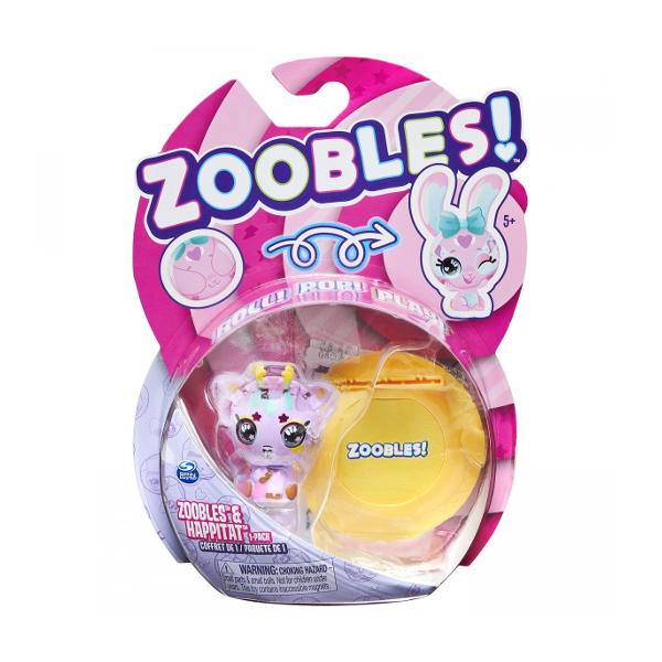 Bucura-te de transformari magice instantanee cu Zoobles Setul de 1 Zoobles si Happitat include o figurina Animal Zoobles adorabila un Happitat potrivit cu un fundal tematic si o lista care te va ajuta sa tii evidenta colectiei tale Fiecare Zoobles Animal este la inceput o bila colorata care se transforma intr-un animal foarte adorabil atunci cand o rostogolesti pe Happital-ul corespunzator Pentru a activa transformarea uimitoare a figurinei pur si simplu rostogoleste bila peste punctul 