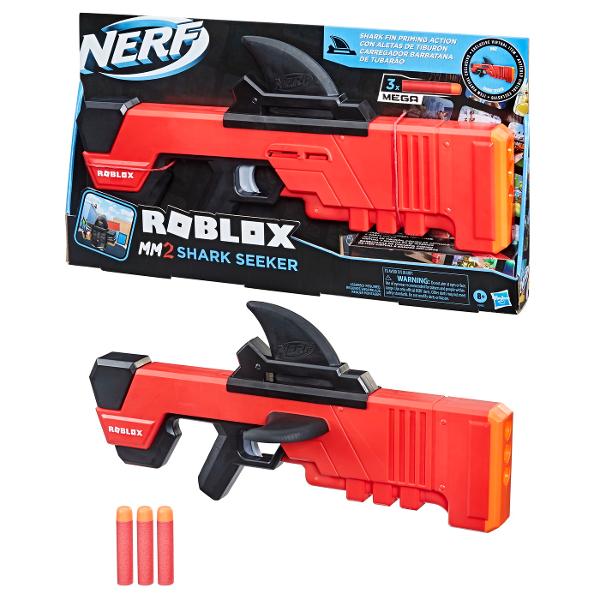 Acest blaster Nerf Roblox MM2 Shark Seeker este inspirat de jocul Roblox MM2 Include un cod special care iti permite sa rascumperi un articol virtual exclusiv pe Roblox Blasterul are un design extraordinar care aminteste de un rechin si include o aripioara pe care o misti pentru a arma blasterul Include 3 sageti Nerf Mega din spuma Pentru a incepe sa tragi incarca cele 3 sageti in partea din fata a blasterului misca aripioarele inainte si inapoi si apasa tragaciul pentru a lansa 1 