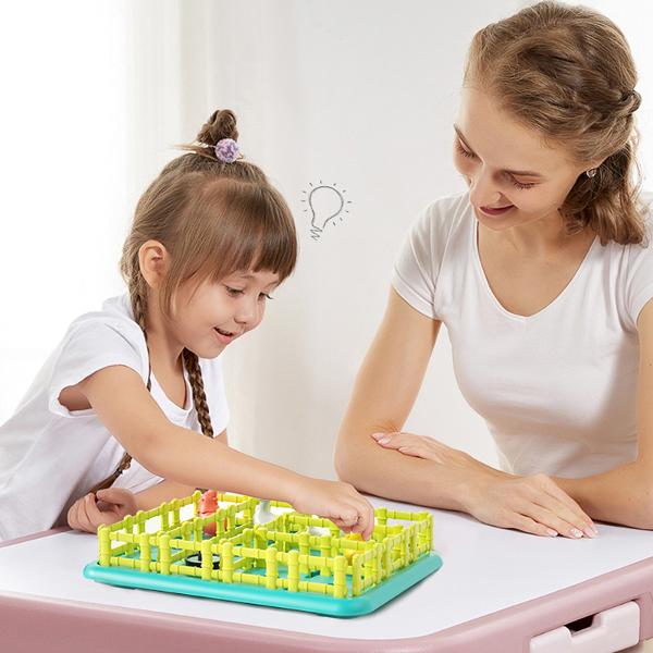 Jocul poate fi jucat in doua moduri diferite Fiecare card arata numarul de animale in pozitii diferite in functie de card a sunt necesare in total 1-3 bucati de gard pentru a plasa animalele in tarcuri separate Jocul ajuta la formarea abilitatilor de analiza rationament si sortare