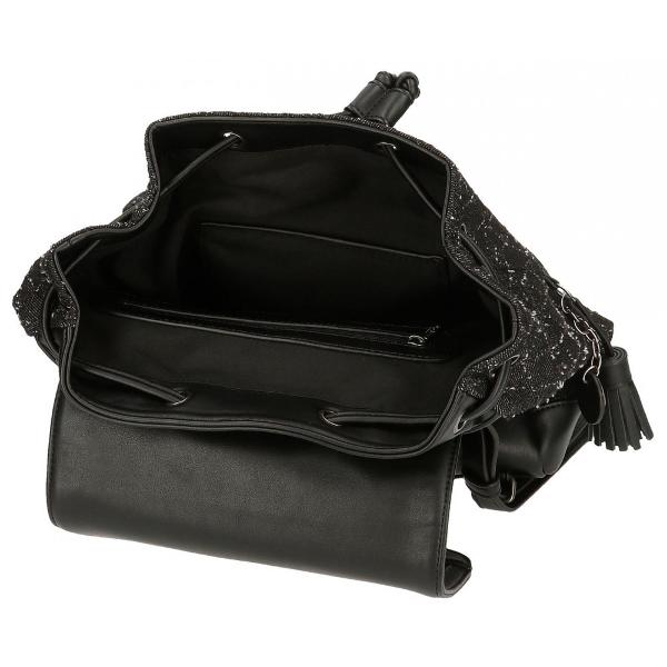 Rucsac calatorie pentru femei Pepe Jeans Daila negruCuloare negruDimensiune 26x29x10 cmMaterial bumbac  poliester  piele ecologicaBretele sunt ajustabile pentru o purtare confortabilaCapacitate 6 litri1 compartimentRucsacul are ca accesoriu un breloc care completeaza designulManer superior2 buzunare interioare pentru depozitare accesorii si gadgeturiInchidere cu snur  clapaRucsacul poate fi 