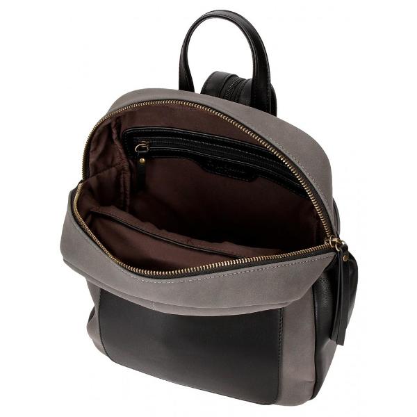 Rucsac casual 28 cm Pepe Jeans Lorain negru - culoare negru material piele ecologica dimensiune 24x28x10 cm bretele ajustabile 1 compartiment maner superiorAceast&259; linie de gen&539;i pentru dama de la Pepe Jeans este ideal&259; pentru toamn&259; datorit&259; u&537;urin&539;ei sale în combinarea lor cu orice tinuta Toate piesele sunt confec&539;ionate din piele sintetic&259; &537;i ave&539;i patru culori diferite din care s&259; alege&539;i dintre piesele 