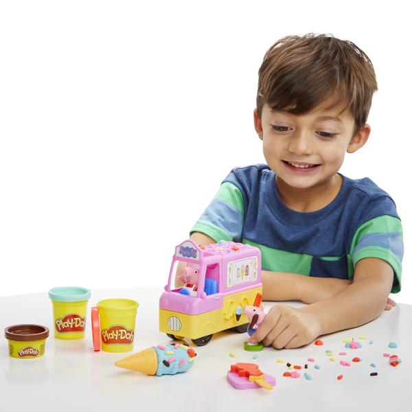 Peppa iubeste inghetata Vacanta de vara sigur va aduce distractie nemaipomenita alaturi de Peppa si Play-Doh Setul include forme pentru a modela acadele si cornete cu inghetata si 5 cutii cu pasta modelatoare Play-Doh Peppa poate chiar si sa conduca rulota Pasta modelatoare Play-Doh aduce acum la viata lumea Peppa Pig pentru si mai multa distractie creativa