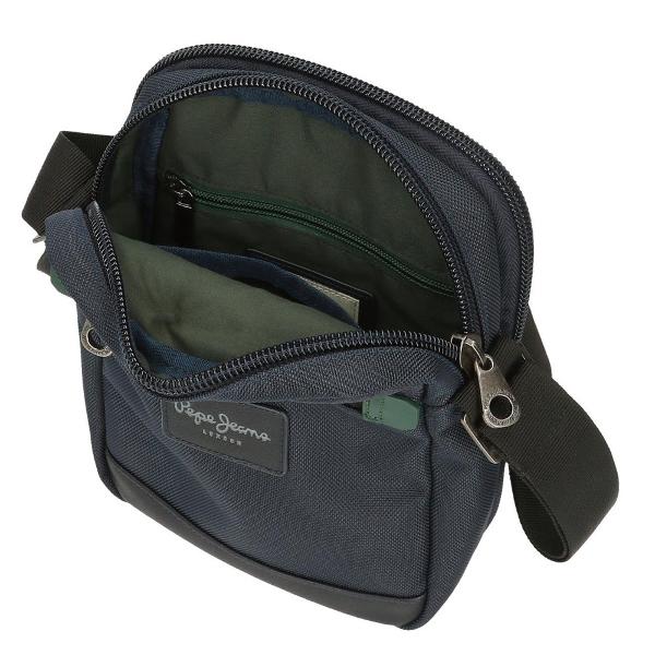 Geanta umar pentru barbati Pepe Jeans Green Bay bleumarinCuloare bleumarinDimensiune 17x22x75 cmMaterial poliester  piele ecologica2 compartimente pentru a mentine bagajele organizatelungimea baretei este de aproximativ 80 cm2 buzunare interioare pentru depozitare accesorii si gadgeturiInchidere cu fermoarOrganizator interiorGeanta poate fi transportata pe umar cu ajutorul bareteiStil casual1 