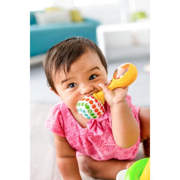 Maracasurile Fisher-Price Rattle &39n Rock au dimensiunea potrivita pentru ca mainile mici sa le apuce si sa le agite Aceste jucarii zornaitoare vor face bebelusul sa se legane in ritm emis de ele in cel mai scurt timp Cu margele colorate si pompoane moi Sunetele distractive angajeaza simturile auditive ale bebelusului tau Ajuta la intarirea abilitatilor motorii grosiere pentru copiii cu varsta de 3 luni si peste