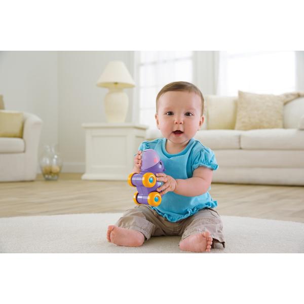 Dezvolta micutului tau functiile motorii fine Mingiutele sar vesele iar sunetele se aud voioase incurajand astfel copilul sa impinga si sa se tarasca alaturi de dragutele vehicule Acest pachet contine o jucarie in forma de hipopotam