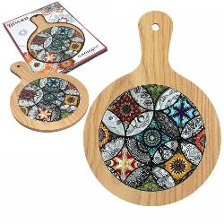 Toc&259;tor din lemn cu inser&539;ie ceramic&259; – Design de inspira&539;ie mediteranean&259; 18x30 cmAdaug&259; un strop de rafinament buc&259;t&259;riei tale cu acest toc&259;tor din lemn completat de o inser&539;ie ceramic&259; decorativ&259; cu motive mediteraneene Perfect atât pentru t&259;iat cât &537;i pentru 